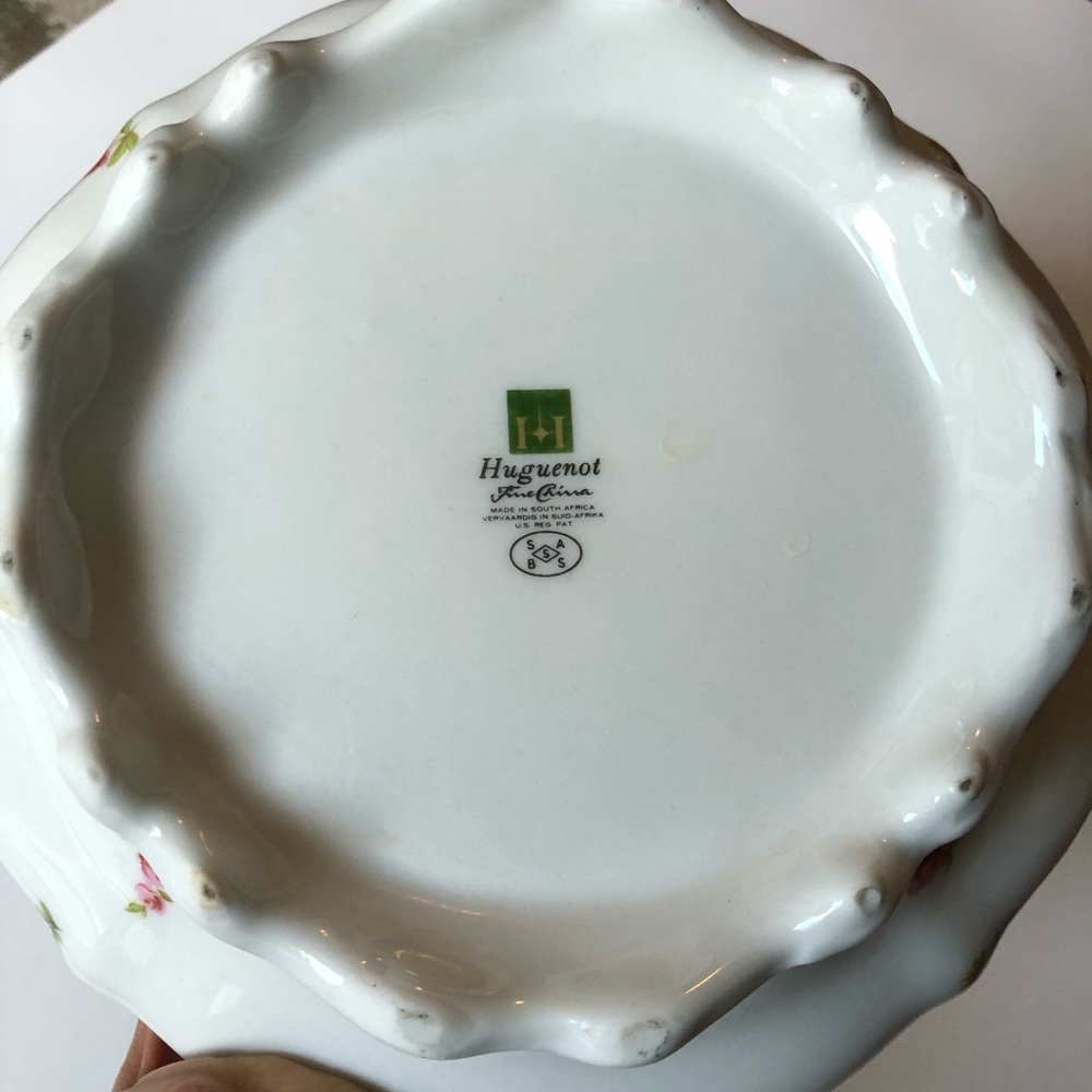 Huguenot Fine China Food Holder with Lid - Picture 7 of 12